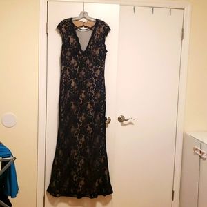 Gown used once size 14w gown